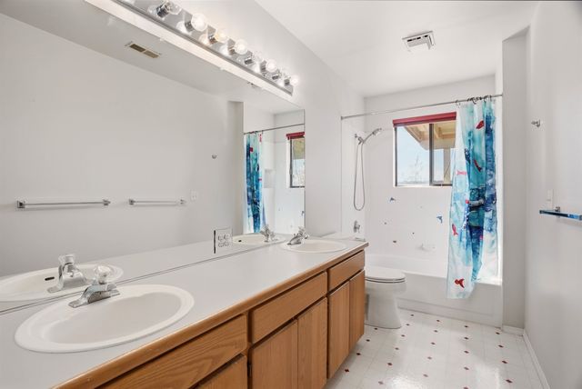 6407 N Park View Ln, Spokane, WA 99205