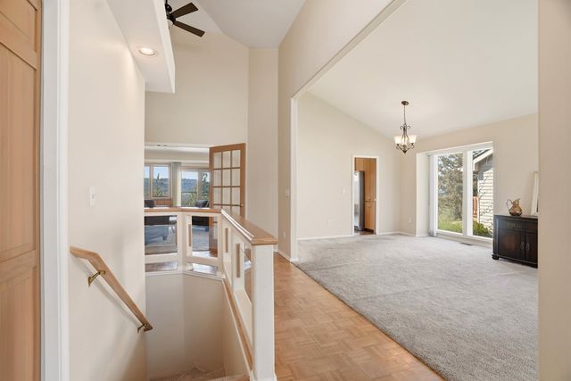 6407 N Park View Ln, Spokane, WA 99205