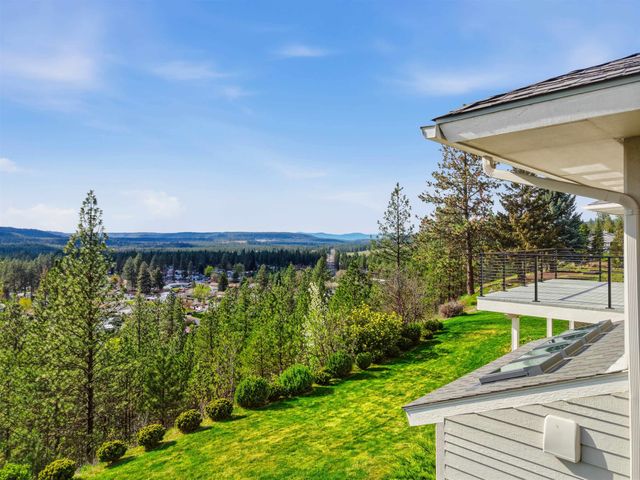 6407 N Park View Ln, Spokane, WA 99205