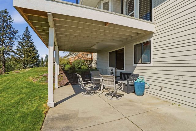6407 N Park View Ln, Spokane, WA 99205