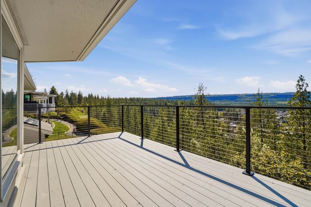 6407 N Park View Ln, Spokane, WA 99205