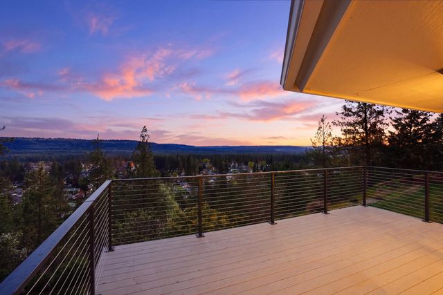 6407 N Park View Ln, Spokane, WA 99205