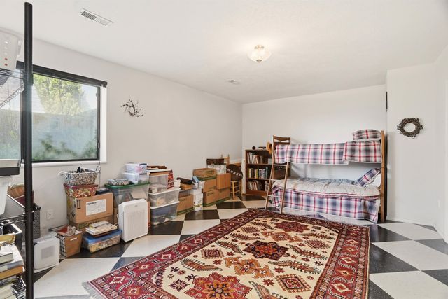 6407 N Park View Ln, Spokane, WA 99205