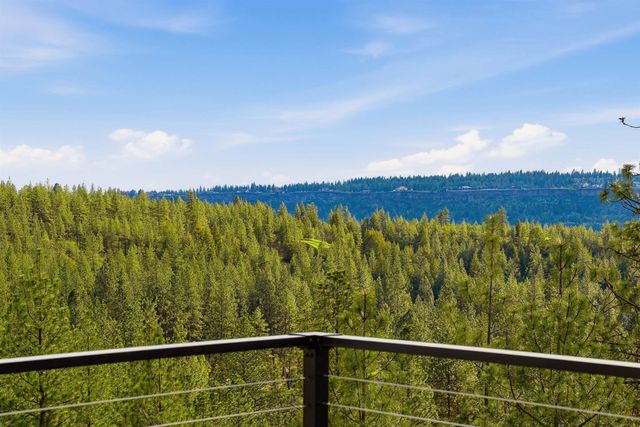 6407 N Park View Ln, Spokane, WA 99205