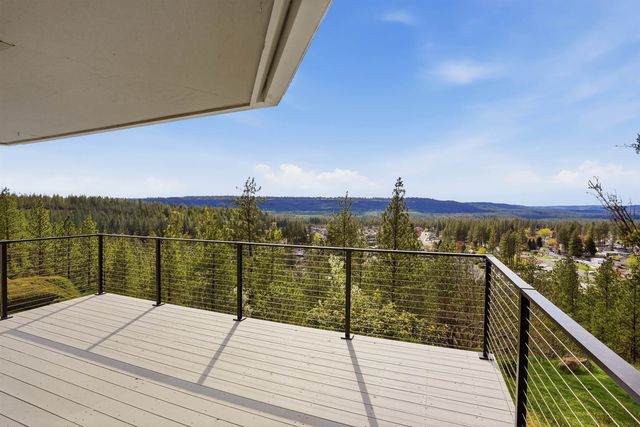 6407 N Park View Ln, Spokane, WA 99205