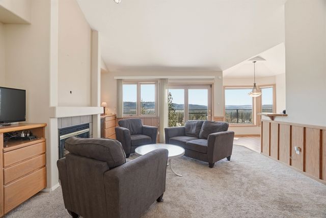6407 N Park View Ln, Spokane, WA 99205