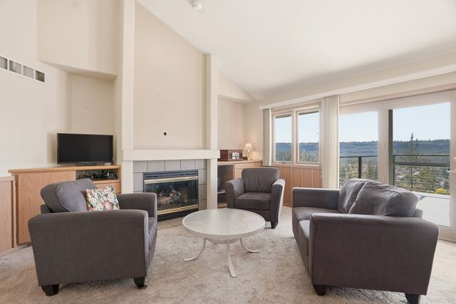 6407 N Park View Ln, Spokane, WA 99205