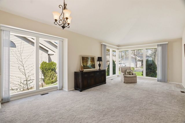 6407 N Park View Ln, Spokane, WA 99205