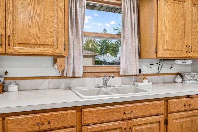 738 LONDON STREET, Menasha, WI 54952