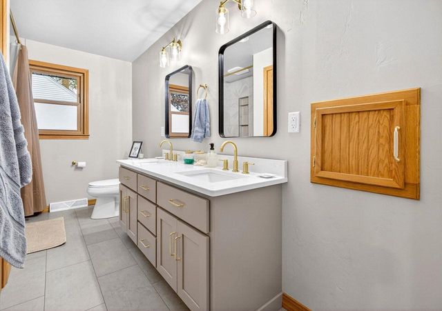 738 LONDON STREET, Menasha, WI 54952