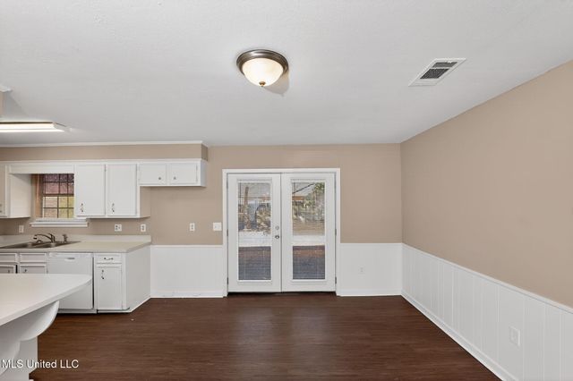 1341 Whispering Oaks Cove, Jackson, MS 39212