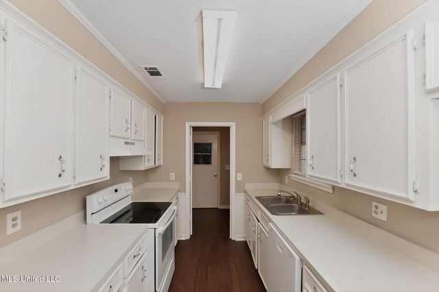 1341 Whispering Oaks Cove, Jackson, MS 39212