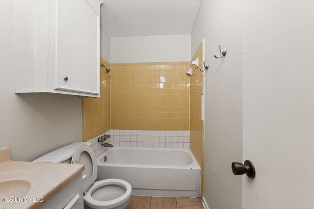 1341 Whispering Oaks Cove, Jackson, MS 39212