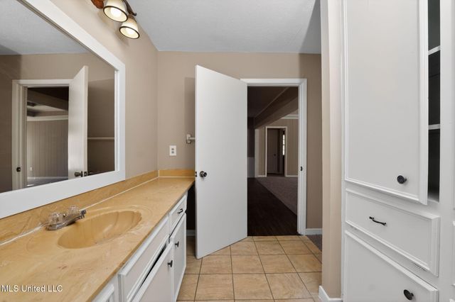 1341 Whispering Oaks Cove, Jackson, MS 39212