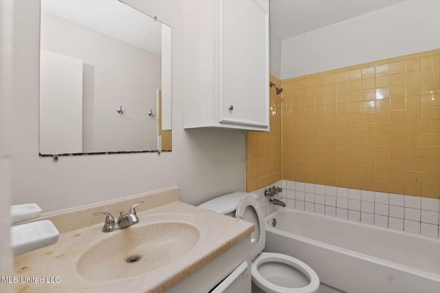 1341 Whispering Oaks Cove, Jackson, MS 39212