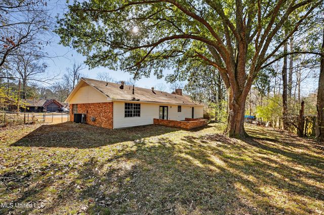 1341 Whispering Oaks Cove, Jackson, MS 39212