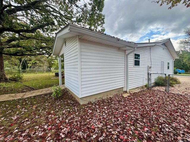 607 Clarence Street, Mountain View, AR 72560