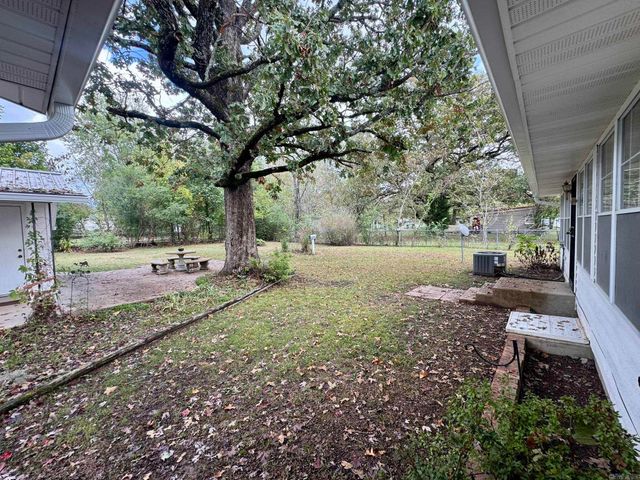 607 Clarence Street, Mountain View, AR 72560