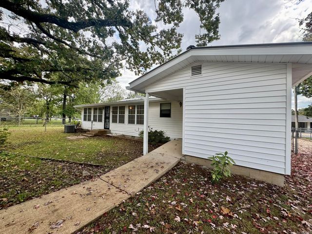 607 Clarence Street, Mountain View, AR 72560