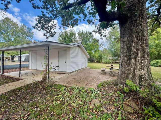 607 Clarence Street, Mountain View, AR 72560