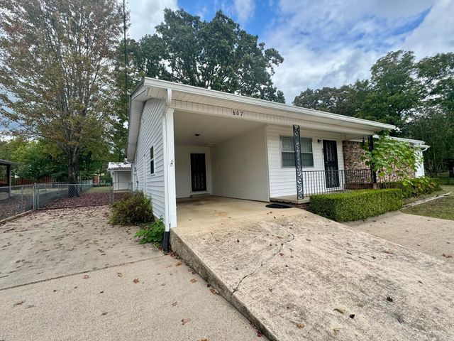 607 Clarence Street, Mountain View, AR 72560