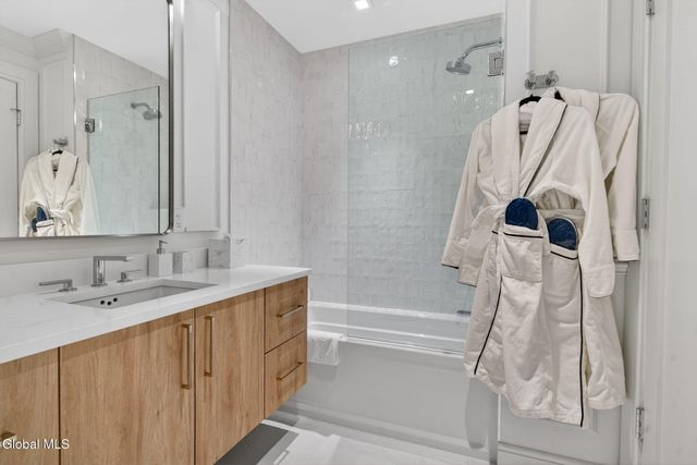 19 Washington Street 259 I, Saratoga Springs, Inside, NY 12866