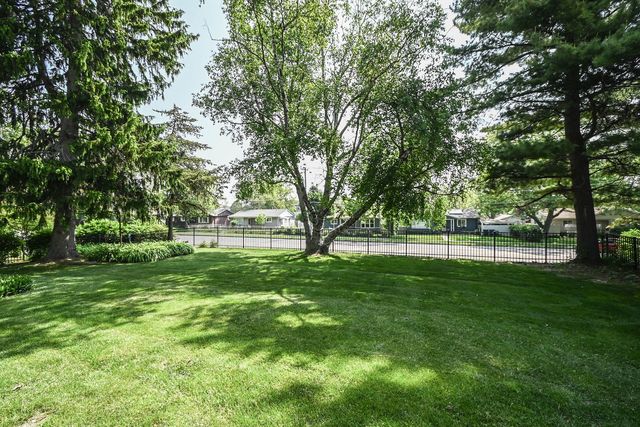 2350 N Lewis Avenue, Waukegan, IL 60087