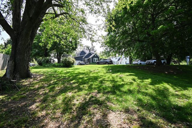 2350 N Lewis Avenue, Waukegan, IL 60087