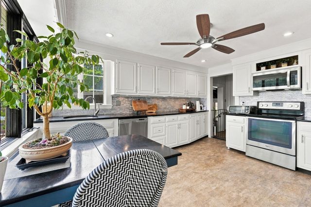 92 Narragansett Rd, Quincy, MA 02169