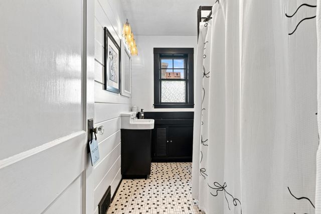 92 Narragansett Rd, Quincy, MA 02169