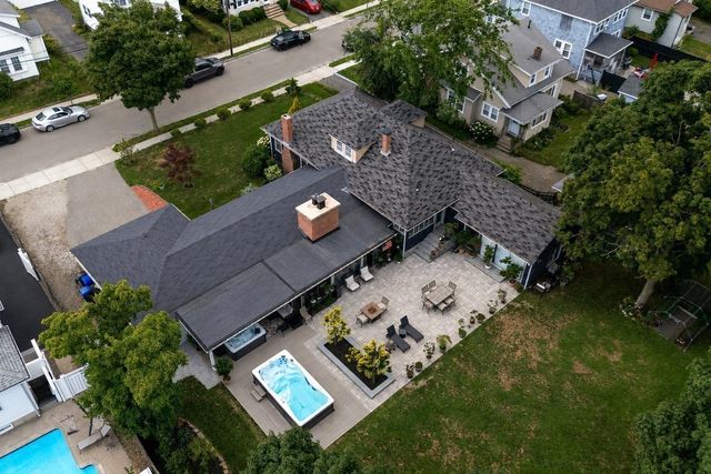 92 Narragansett Rd, Quincy, MA 02169