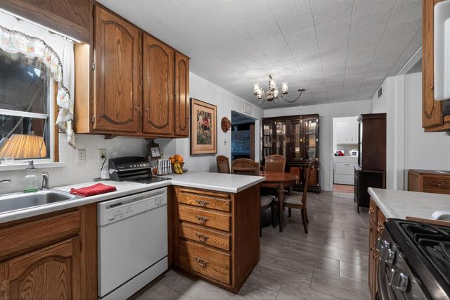 6600 Whitsett Dr, North Highlands, CA 95660