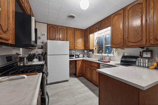 6600 Whitsett Dr, North Highlands, CA 95660