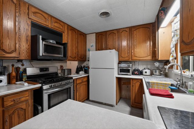 6600 Whitsett Dr, North Highlands, CA 95660