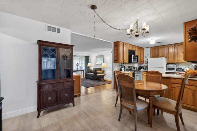 6600 Whitsett Dr, North Highlands, CA 95660