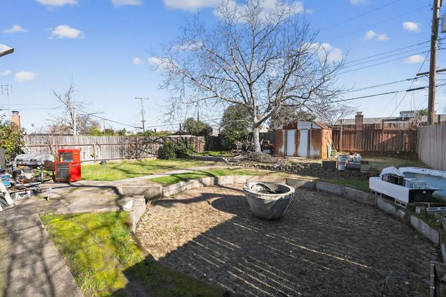 6600 Whitsett Dr, North Highlands, CA 95660