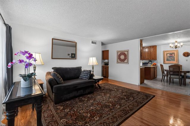 6600 Whitsett Dr, North Highlands, CA 95660