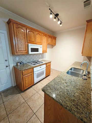 4231 Towne Lake Court, Irving, TX 75061