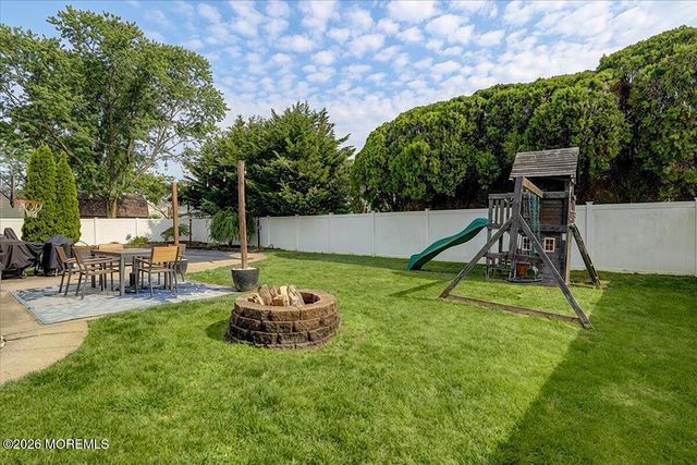 9 Regina Drive, Howell, NJ 07731