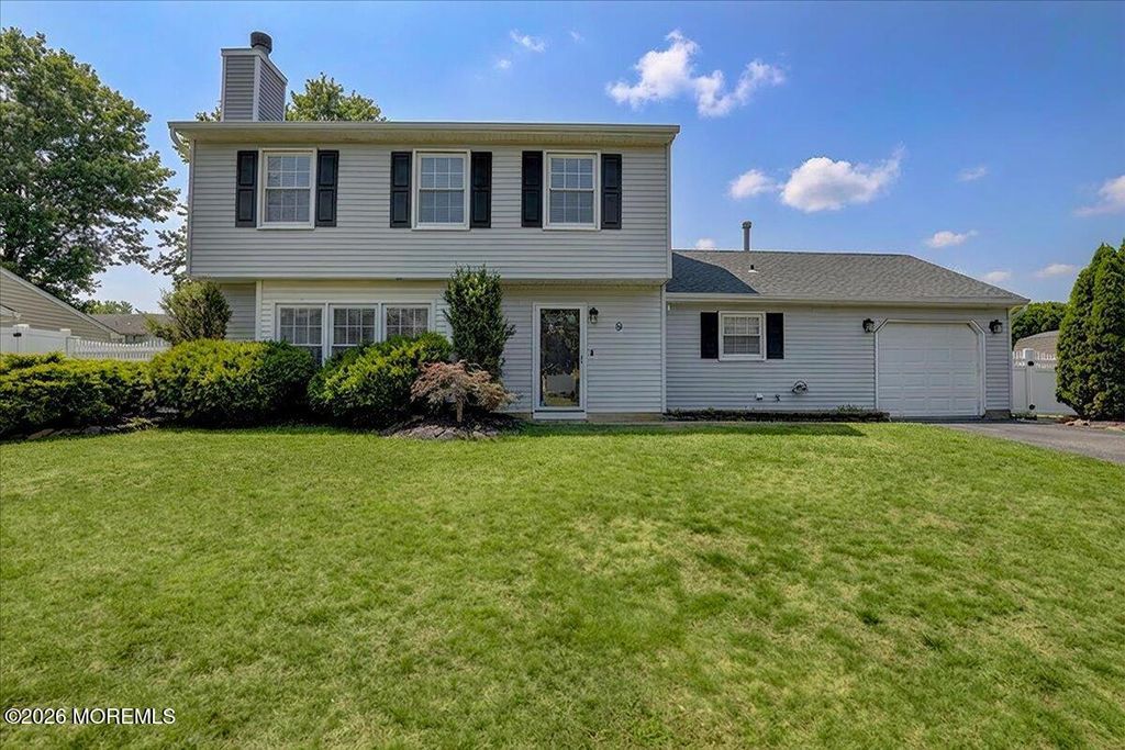 9 Regina Drive, Howell, NJ 07731