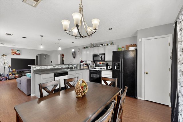 700 W Lone Pine Drive SW, Albuquerque, NM 87121