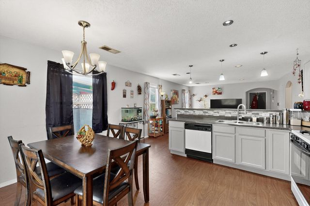 700 W Lone Pine Drive SW, Albuquerque, NM 87121