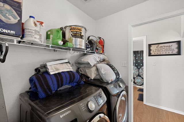 700 W Lone Pine Drive SW, Albuquerque, NM 87121