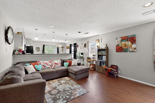 700 W Lone Pine Drive SW, Albuquerque, NM 87121