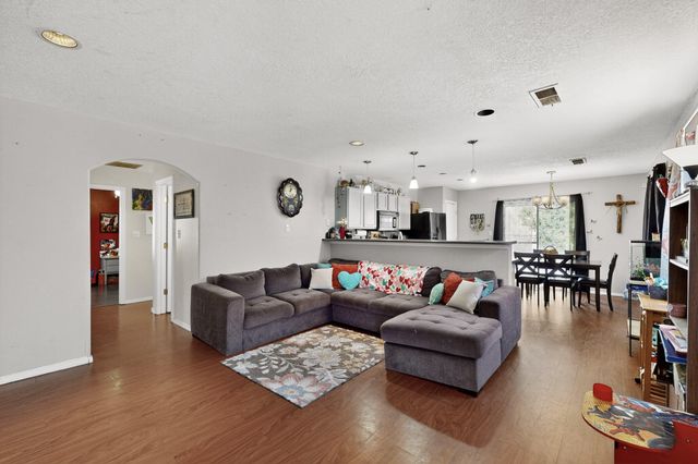 700 W Lone Pine Drive SW, Albuquerque, NM 87121