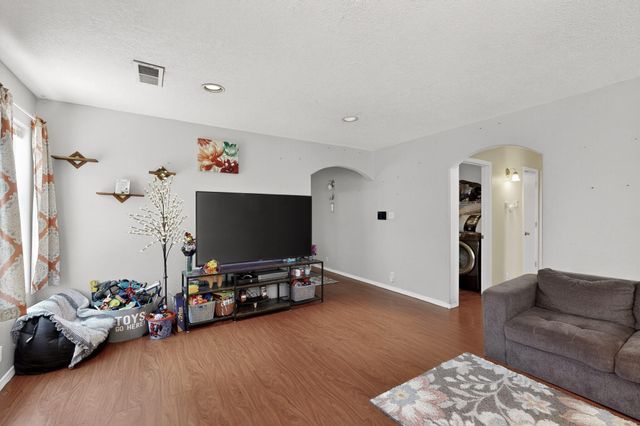 700 W Lone Pine Drive SW, Albuquerque, NM 87121