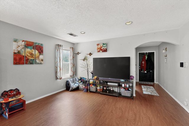 700 W Lone Pine Drive SW, Albuquerque, NM 87121