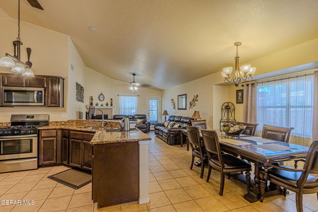2929 Pebble Rock Place, El Paso, TX 79938