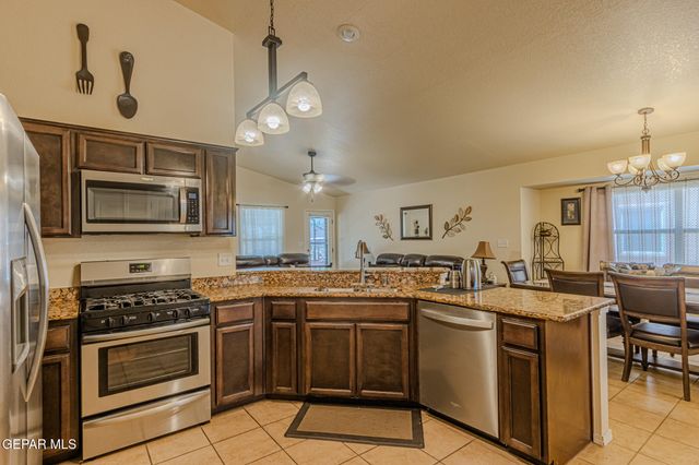 2929 Pebble Rock Place, El Paso, TX 79938