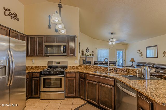 2929 Pebble Rock Place, El Paso, TX 79938